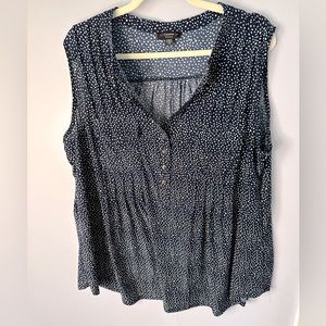 Womens lose fit sleeveless top